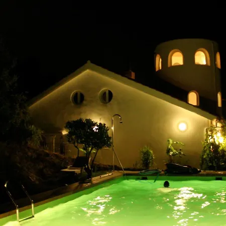 Villa Charming 4-bed In With Private Pool Melegís
