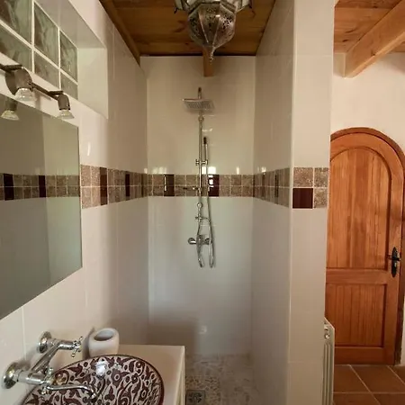 Charming 4-bed In With Private Pool Villa
